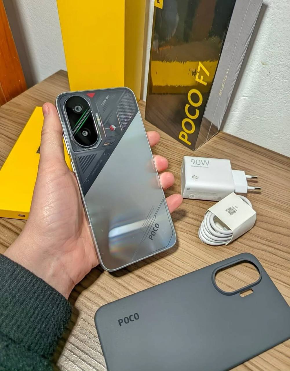 Poco F7
